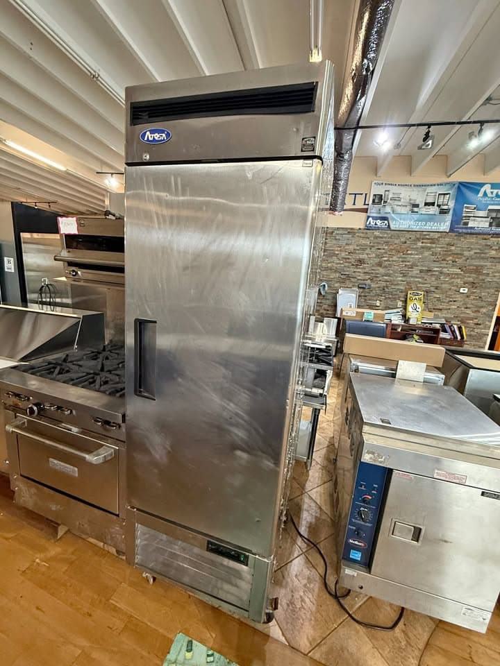 USED COMMERCIAL SINGLE DOOR COMMERCIAL FREEZER