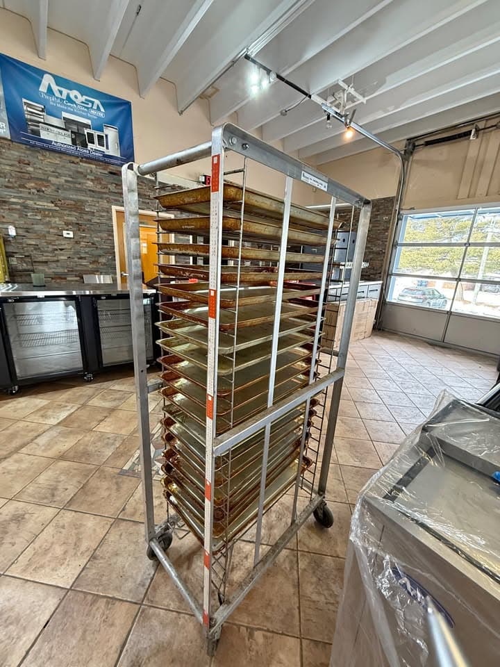Lockwood 22-Shelf Pizza Rack w/ 18 Stainless Steel Pans