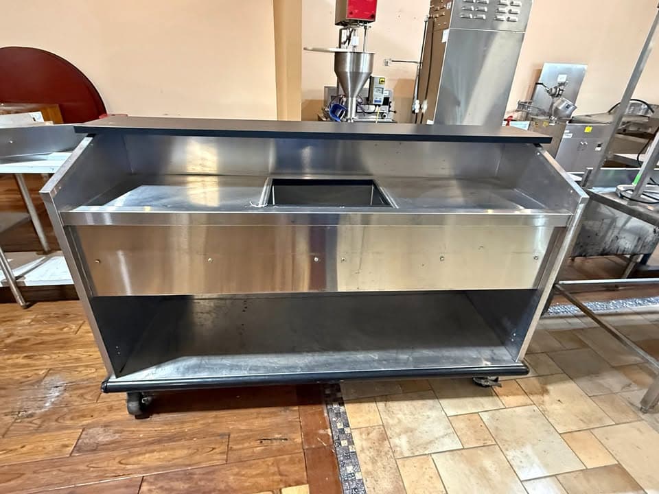 74" MOBILE STAINLESS STEEL BAR / BEVERAGE SERVICE STATION WITH CENTER ICE BIN