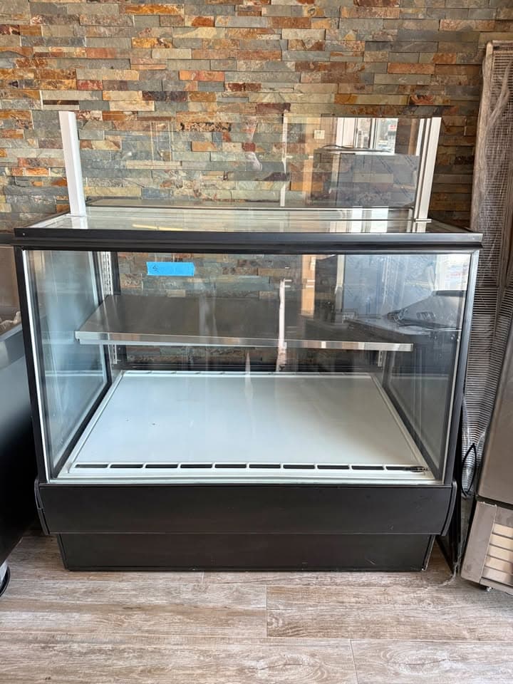 Federal Refrigerated Deli Display Case – Excellent Used Condition $1,000