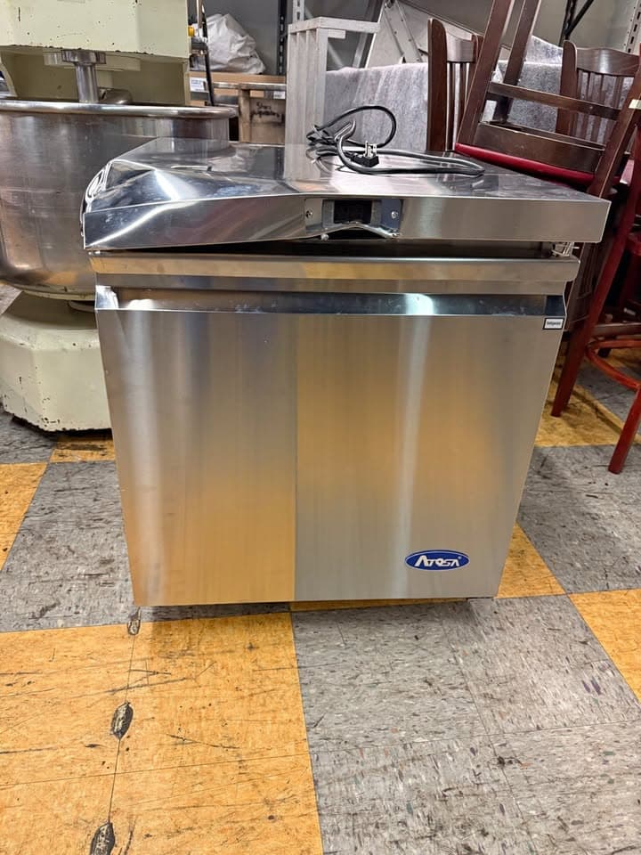 ATOSA 27” UNDERCOUNTER REFRIGERATOR – SCRATCH & DENT DEAL!