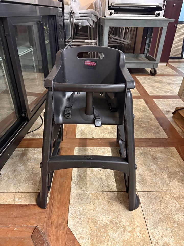 Commercial Rubbermaid Plastic High Chair – Excellent Used Condition