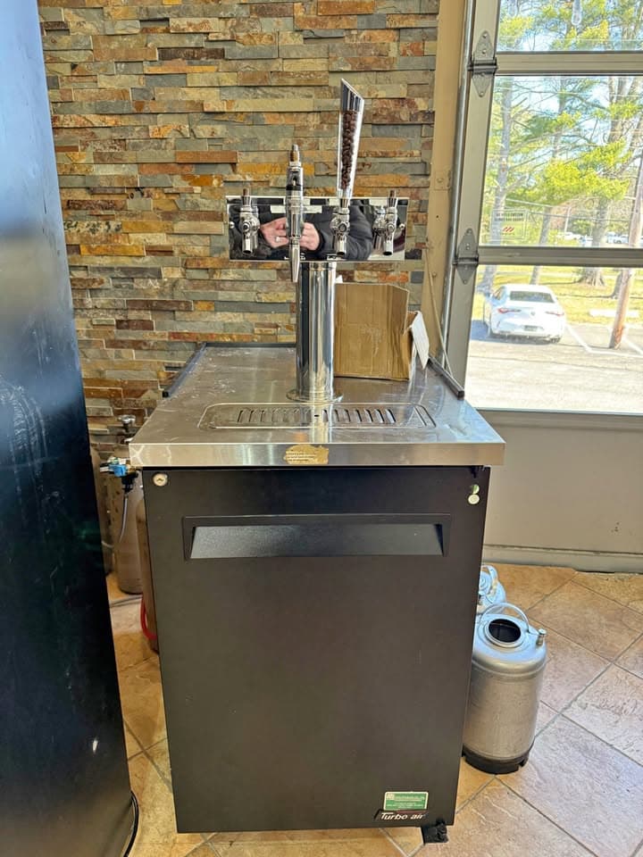 Turbo Air Single Kegerator – 4 Tap System – Excellent Condition
